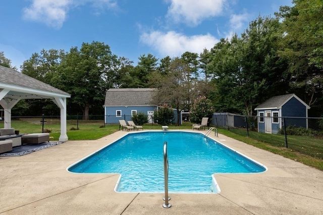 55 Bay Farm Drive, Plymouth, MA 02360