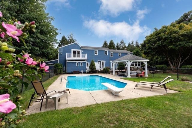 55 Bay Farm Drive, Plymouth, MA 02360