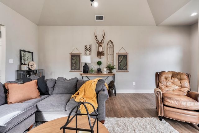 823 N 6th Circle, Wolfforth, TX 79382