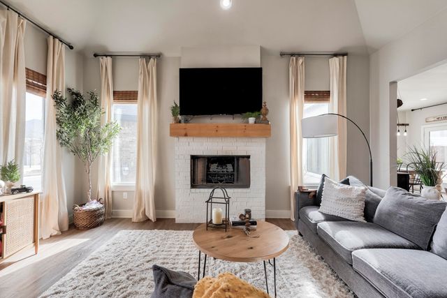 823 N 6th Circle, Wolfforth, TX 79382