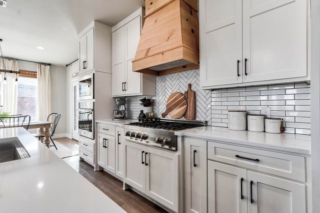 823 N 6th Circle, Wolfforth, TX 79382