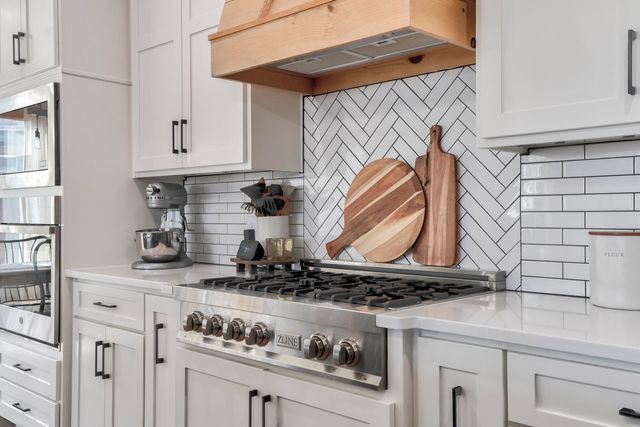 823 N 6th Circle, Wolfforth, TX 79382