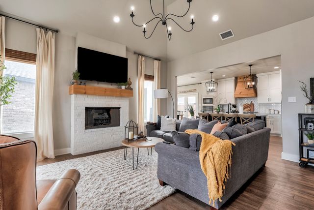 823 N 6th Circle, Wolfforth, TX 79382