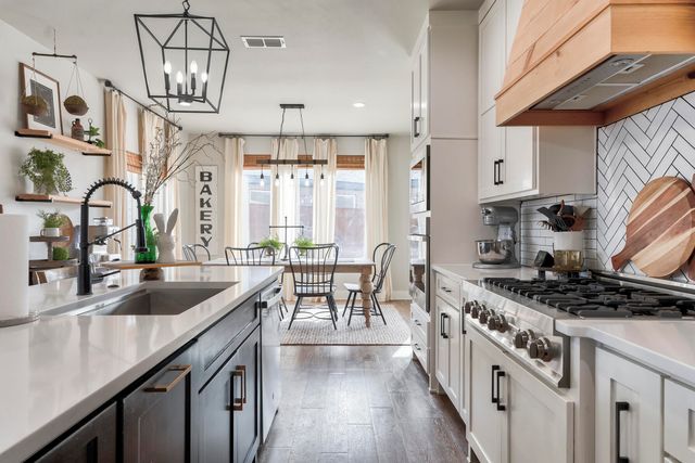 823 N 6th Circle, Wolfforth, TX 79382