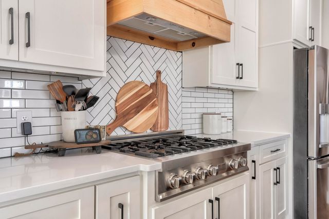 823 N 6th Circle, Wolfforth, TX 79382