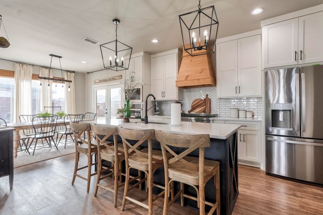 823 N 6th Circle, Wolfforth, TX 79382