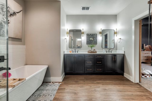 823 N 6th Circle, Wolfforth, TX 79382