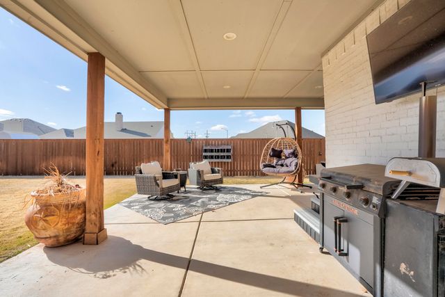 823 N 6th Circle, Wolfforth, TX 79382