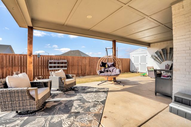 823 N 6th Circle, Wolfforth, TX 79382