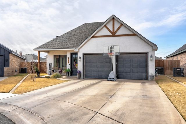 823 N 6th Circle, Wolfforth, TX 79382