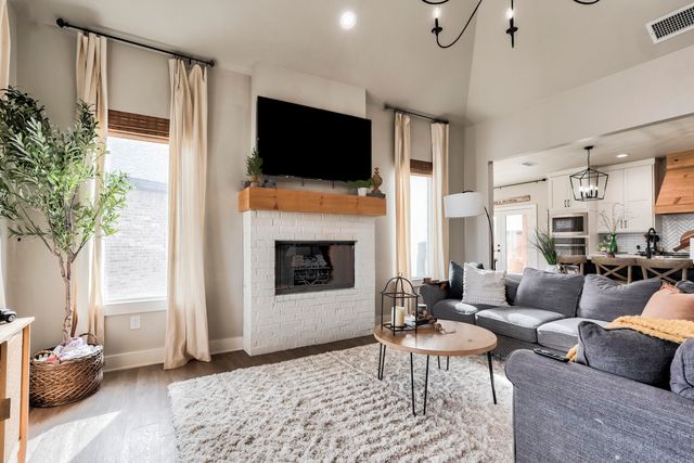 823 N 6th Circle, Wolfforth, TX 79382