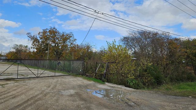 0 10 Highway, Baytown, TX 77521