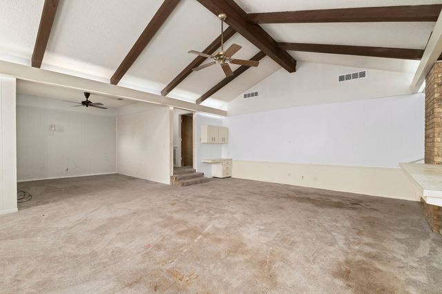 202 Kallus ST, Schulenburg, TX 78956