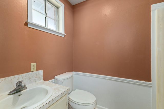 202 Kallus ST, Schulenburg, TX 78956