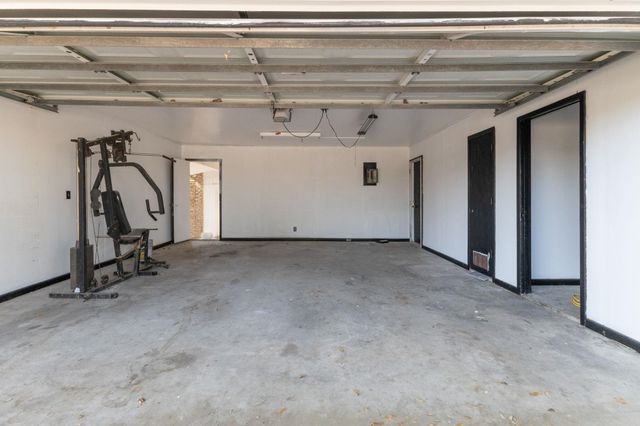 202 Kallus ST, Schulenburg, TX 78956