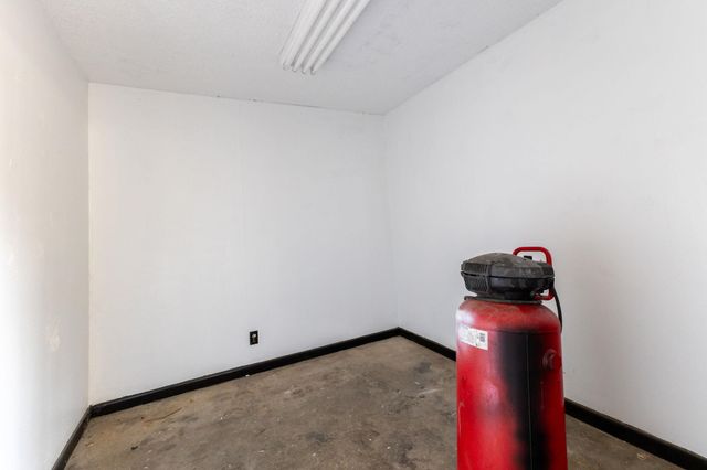 202 Kallus ST, Schulenburg, TX 78956