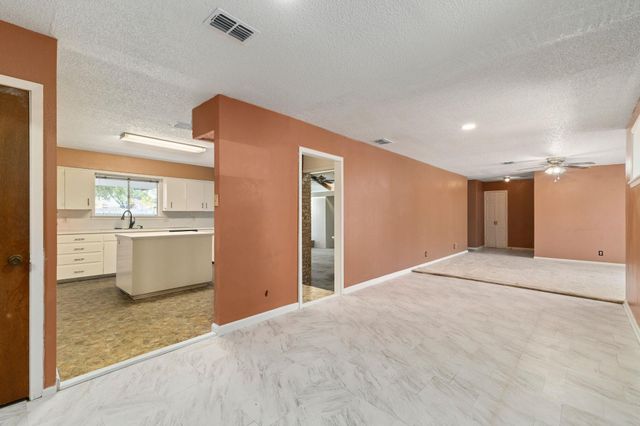 202 Kallus ST, Schulenburg, TX 78956