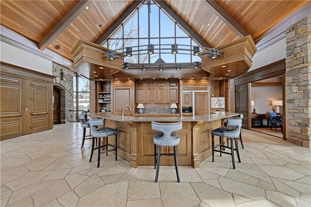 16900 Highland Ridge Drive, Loch Lloyd, MO 64012