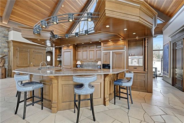 16900 Highland Ridge Drive, Loch Lloyd, MO 64012