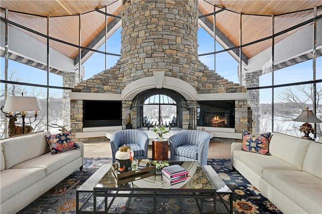 16900 Highland Ridge Drive, Loch Lloyd, MO 64012