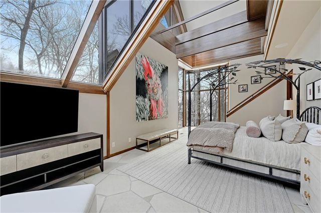 16900 Highland Ridge Drive, Loch Lloyd, MO 64012