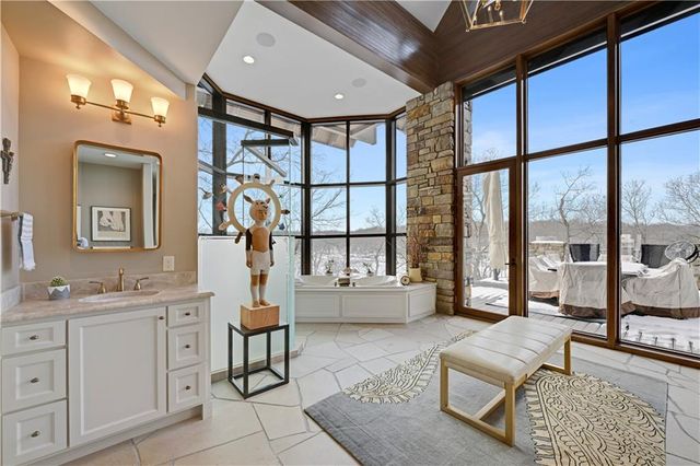 16900 Highland Ridge Drive, Loch Lloyd, MO 64012