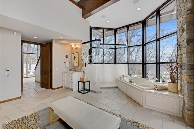 16900 Highland Ridge Drive, Loch Lloyd, MO 64012