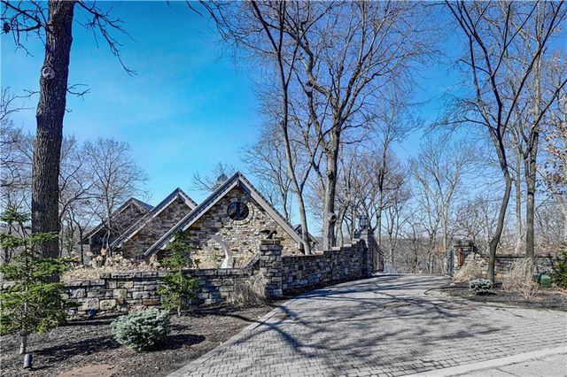 16900 Highland Ridge Drive, Loch Lloyd, MO 64012