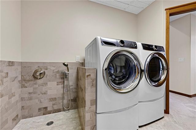 16900 Highland Ridge Drive, Loch Lloyd, MO 64012