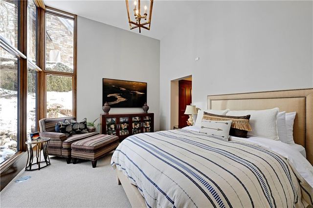 16900 Highland Ridge Drive, Loch Lloyd, MO 64012