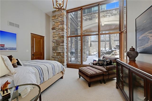 16900 Highland Ridge Drive, Loch Lloyd, MO 64012