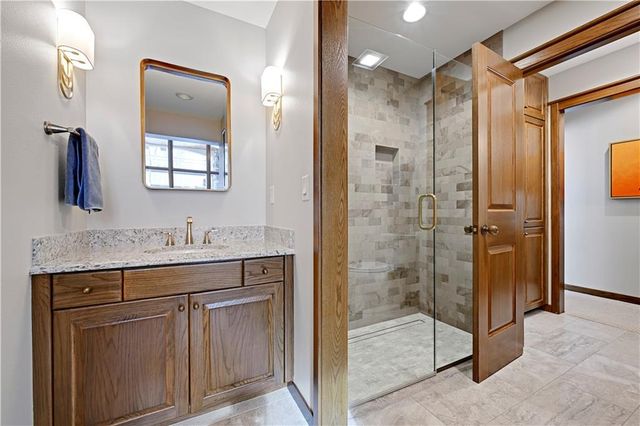 16900 Highland Ridge Drive, Loch Lloyd, MO 64012