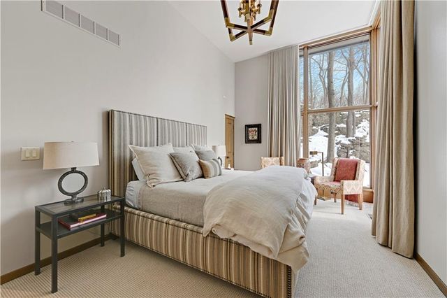 16900 Highland Ridge Drive, Loch Lloyd, MO 64012