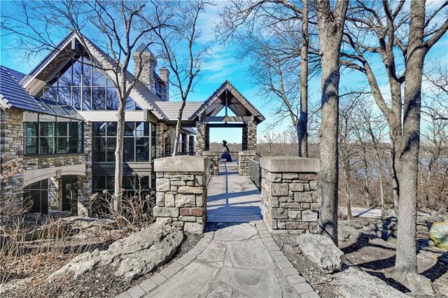 16900 Highland Ridge Drive, Loch Lloyd, MO 64012