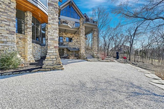 16900 Highland Ridge Drive, Loch Lloyd, MO 64012