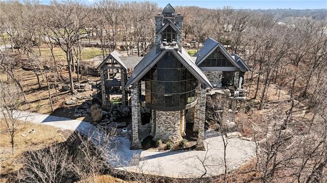 16900 Highland Ridge Drive, Loch Lloyd, MO 64012