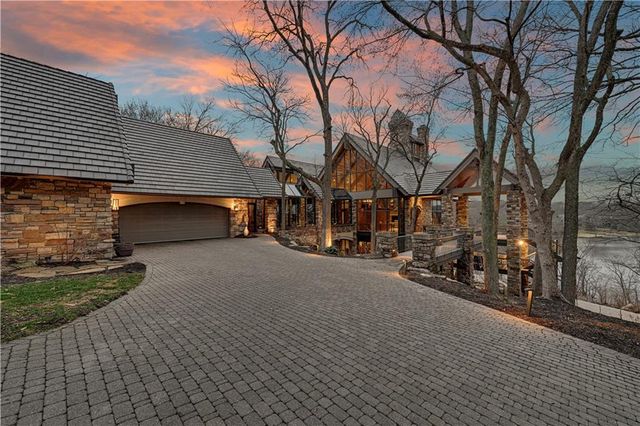 16900 Highland Ridge Drive, Loch Lloyd, MO 64012