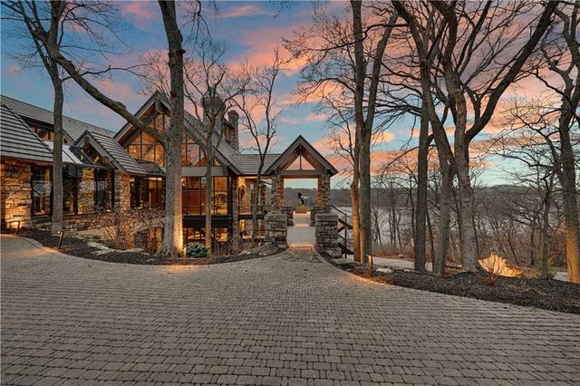 16900 Highland Ridge Drive, Loch Lloyd, MO 64012