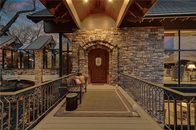 16900 Highland Ridge Drive, Loch Lloyd, MO 64012