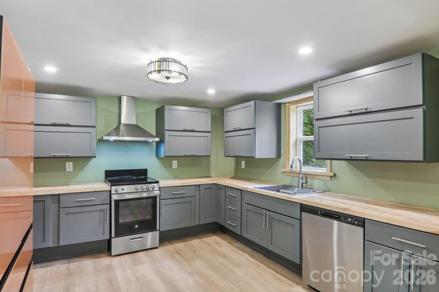 3 Frontier Court, Asheville, NC 28805