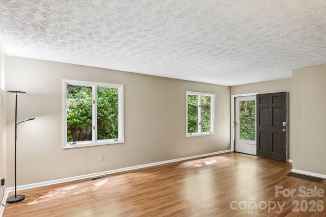 3 Frontier Court, Asheville, NC 28805