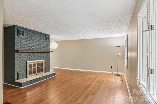 3 Frontier Court, Asheville, NC 28805
