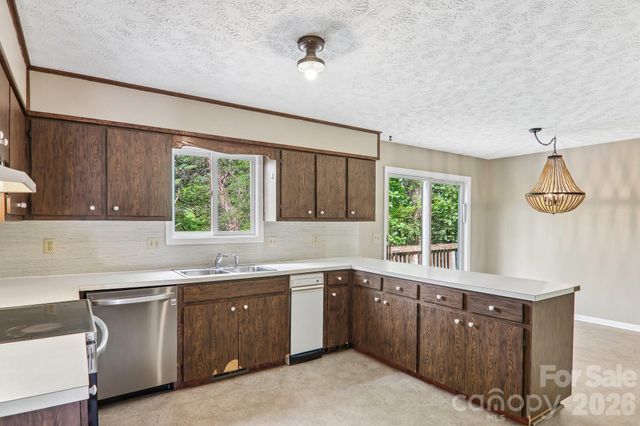 3 Frontier Court, Asheville, NC 28805