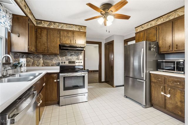 3840 Waynesburg Drive SE, Canton, OH 44707