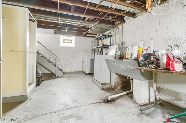 3840 Waynesburg Drive SE, Canton, OH 44707