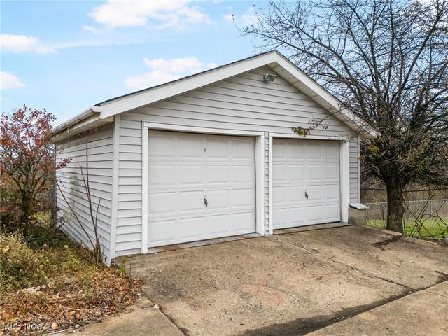 3840 Waynesburg Drive SE, Canton, OH 44707