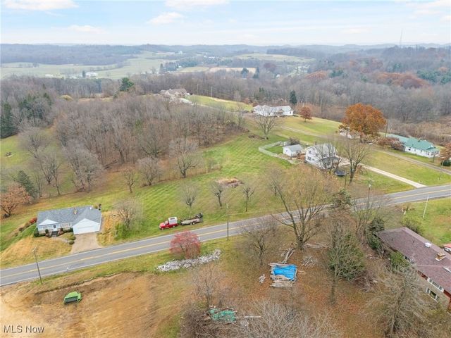 3840 Waynesburg Drive SE, Canton, OH 44707