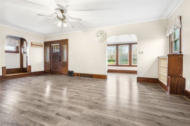 3840 Waynesburg Drive SE, Canton, OH 44707