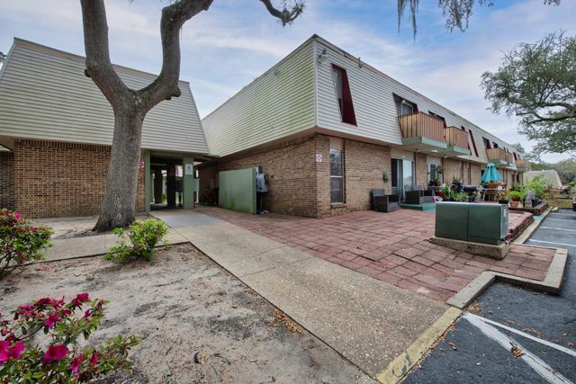 210 Pelham Road 201B, Fort Walton Beach, FL 32547