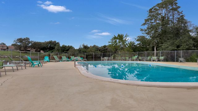 210 Pelham Road 201B, Fort Walton Beach, FL 32547